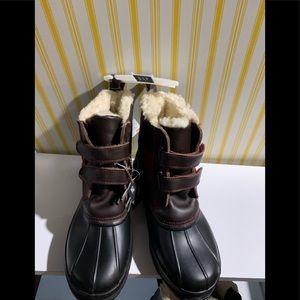 Gap kids winter boots/water repellent size 5